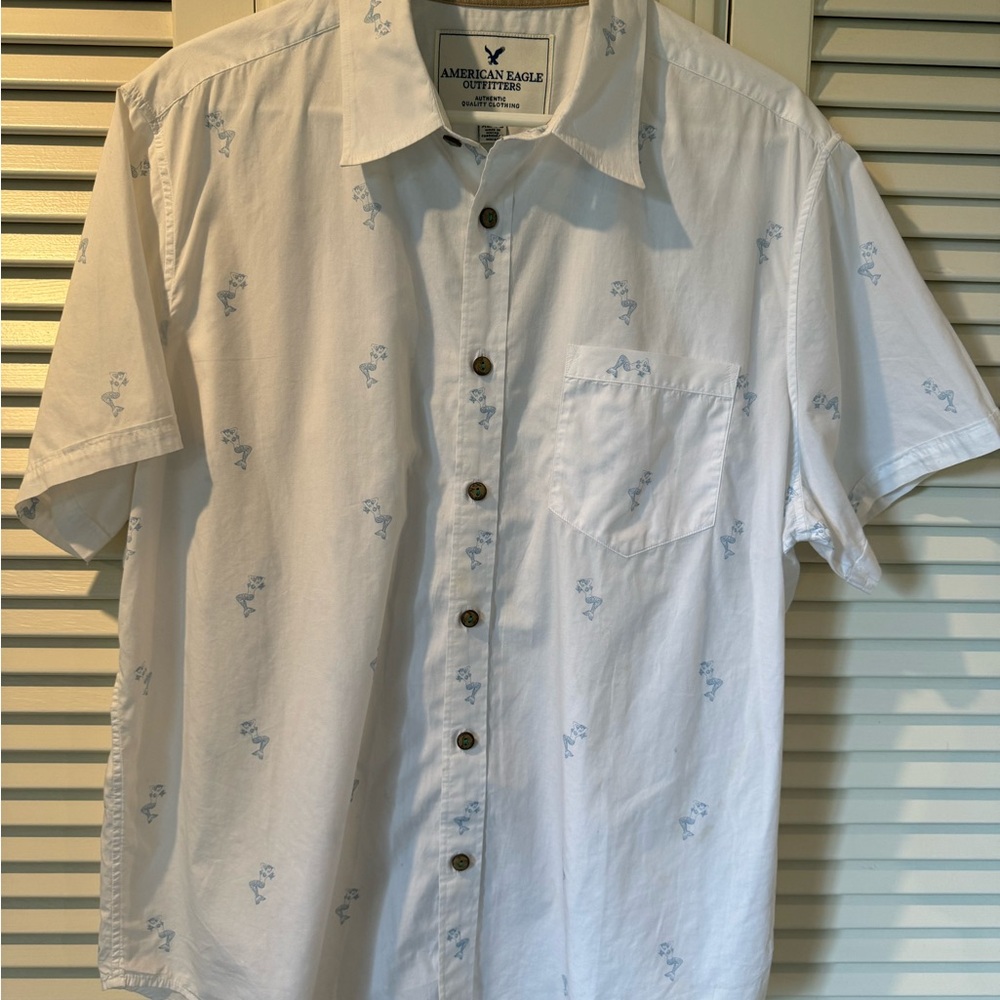 American Eagle Outfitters White and Blue Metmaid Patterned Shirt